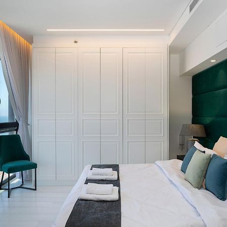 Yalarent Sea-Breeze Penthouse With Jacuzzi Apartman Bat Jám Kültér fotó