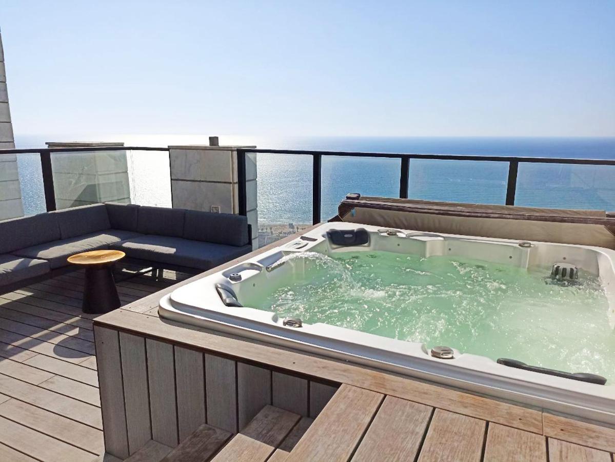 Yalarent Sea-Breeze Penthouse With Jacuzzi Apartman Bat Jám Kültér fotó