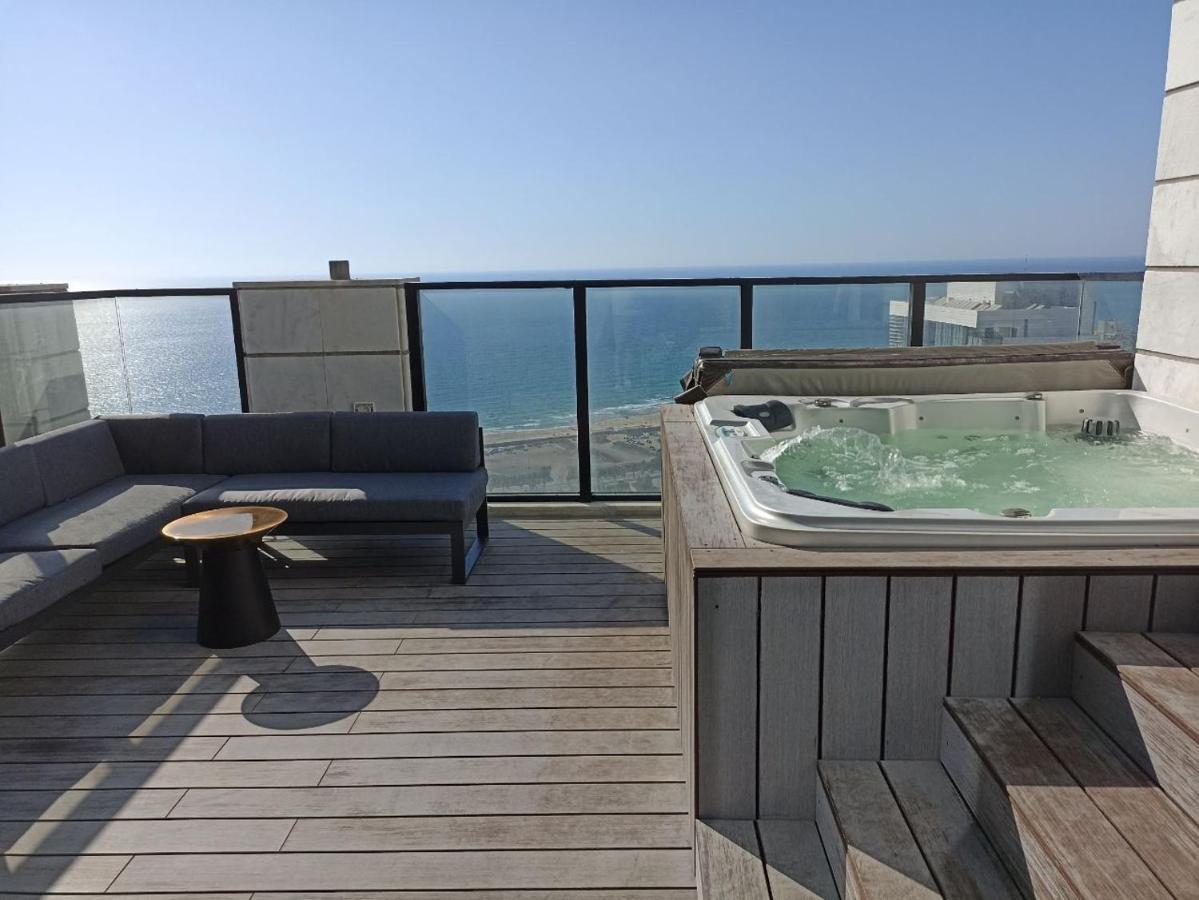 Yalarent Sea-Breeze Penthouse With Jacuzzi Apartman Bat Jám Kültér fotó
