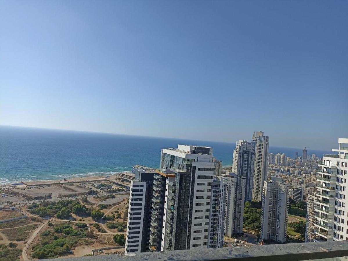 Yalarent Sea-Breeze Penthouse With Jacuzzi Apartman Bat Jám Kültér fotó