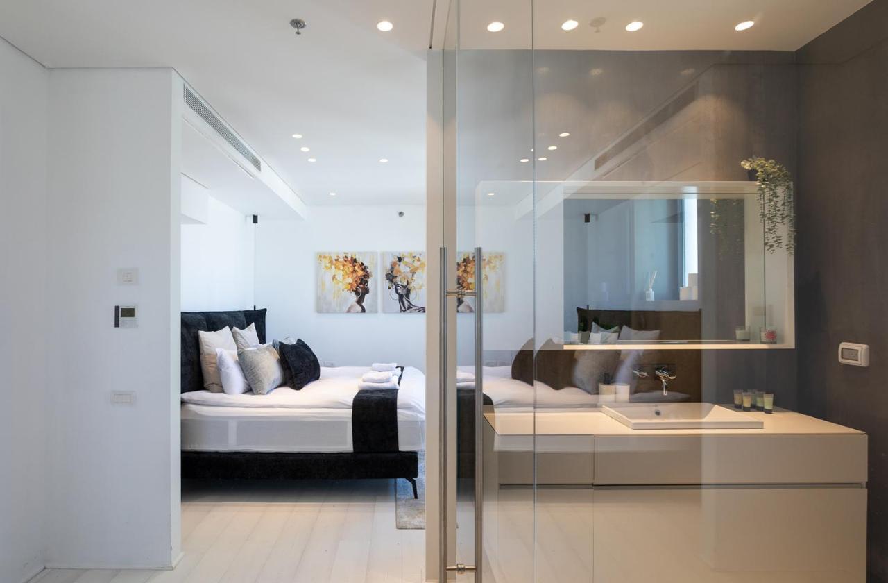 Yalarent Sea-Breeze Penthouse With Jacuzzi Apartman Bat Jám Kültér fotó