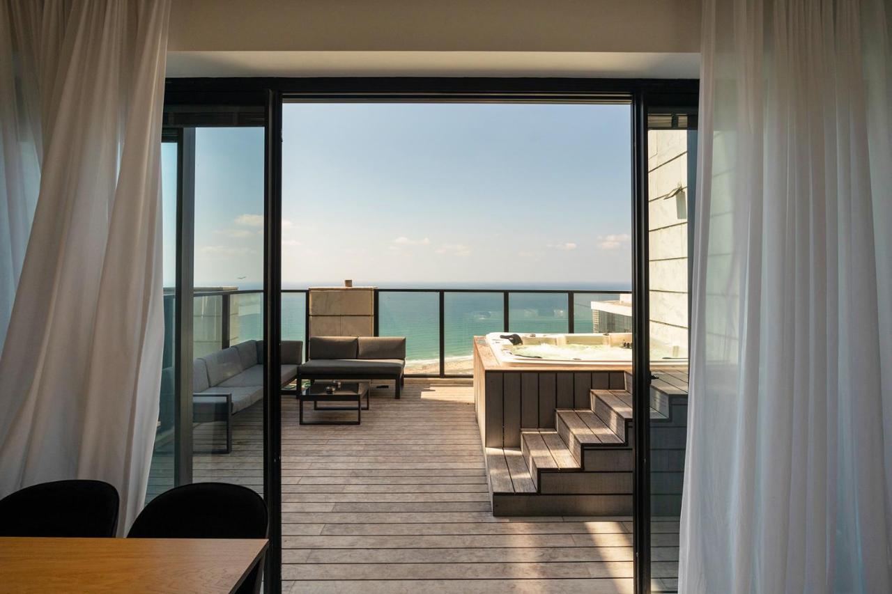 Yalarent Sea-Breeze Penthouse With Jacuzzi Apartman Bat Jám Kültér fotó