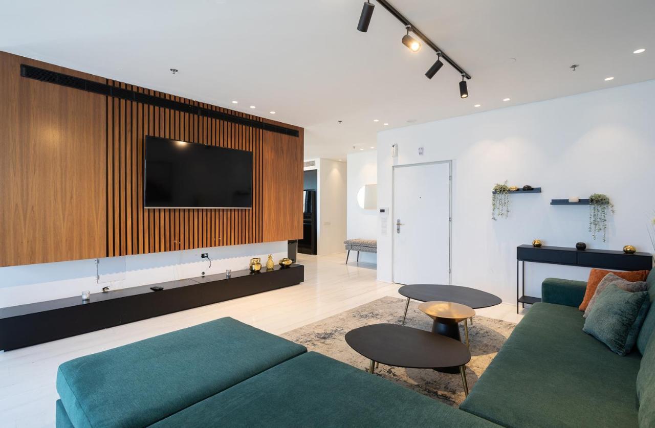Yalarent Sea-Breeze Penthouse With Jacuzzi Apartman Bat Jám Kültér fotó