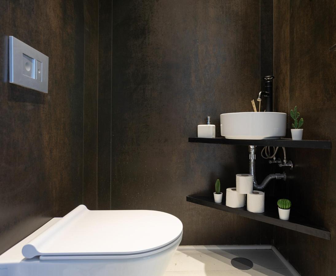 Yalarent Sea-Breeze Penthouse With Jacuzzi Apartman Bat Jám Kültér fotó