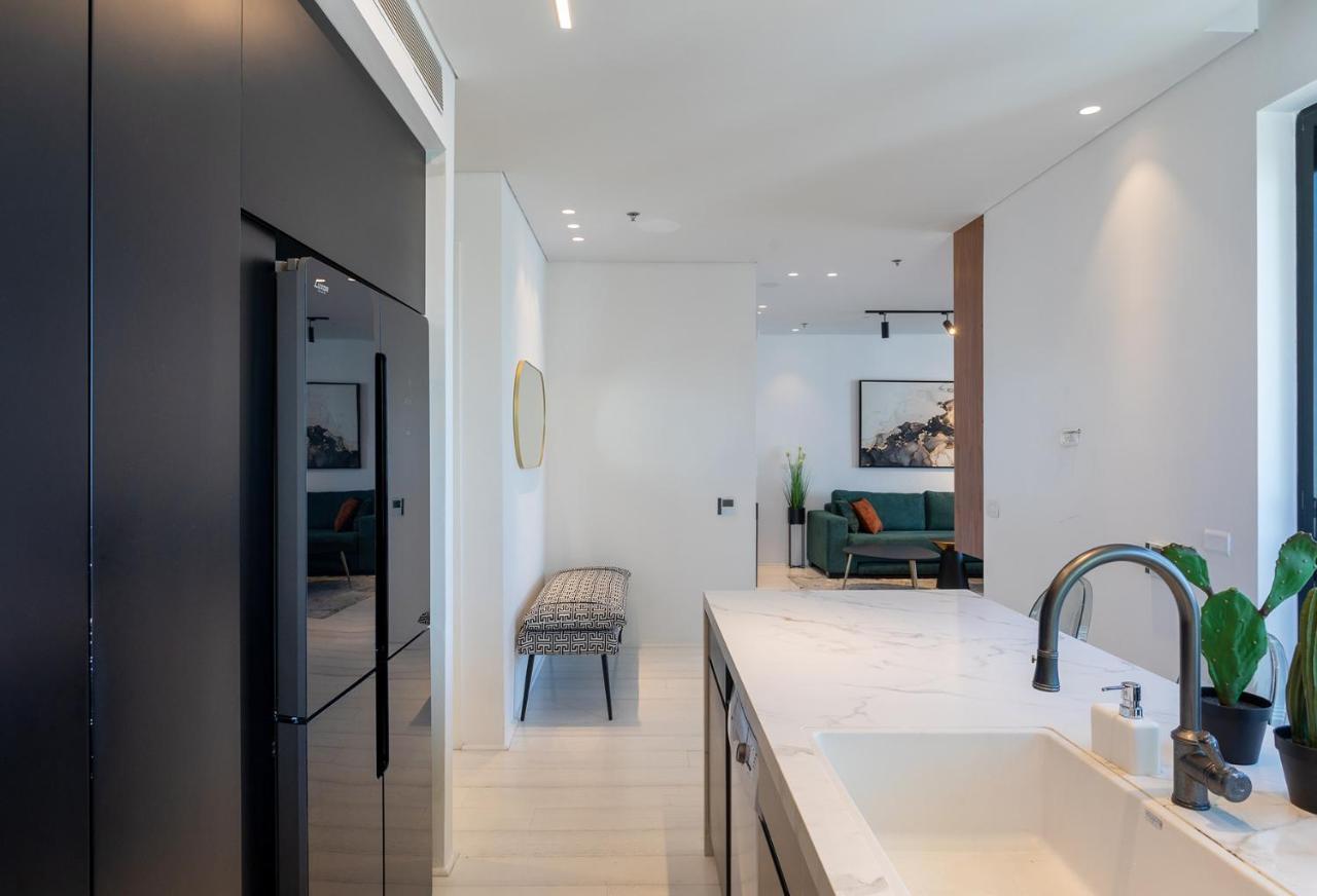Yalarent Sea-Breeze Penthouse With Jacuzzi Apartman Bat Jám Kültér fotó
