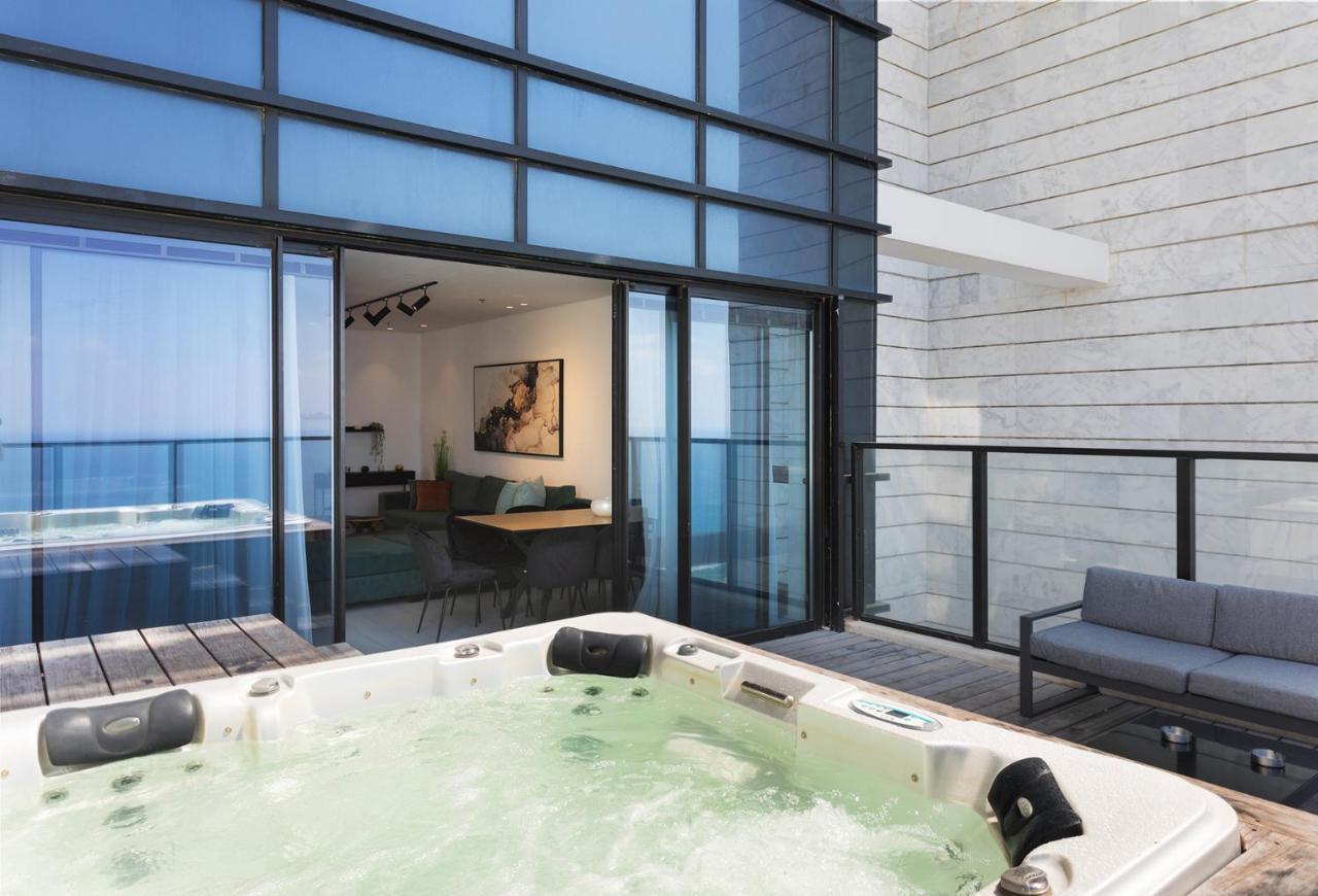 Yalarent Sea-Breeze Penthouse With Jacuzzi Apartman Bat Jám Kültér fotó