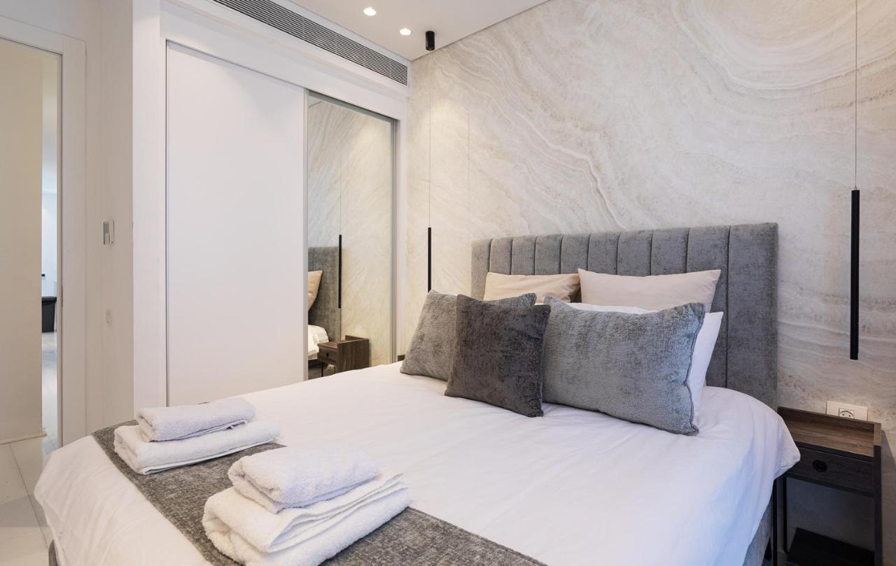 Yalarent Sea-Breeze Penthouse With Jacuzzi Apartman Bat Jám Kültér fotó