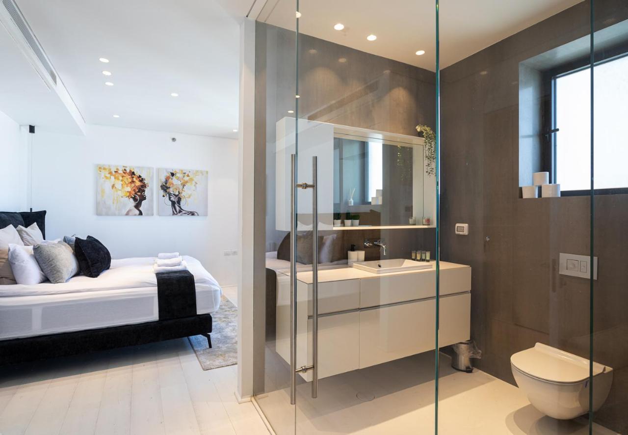 Yalarent Sea-Breeze Penthouse With Jacuzzi Apartman Bat Jám Kültér fotó