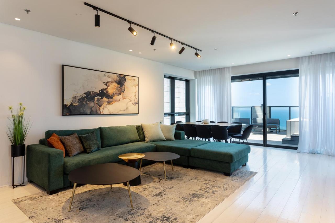 Yalarent Sea-Breeze Penthouse With Jacuzzi Apartman Bat Jám Kültér fotó