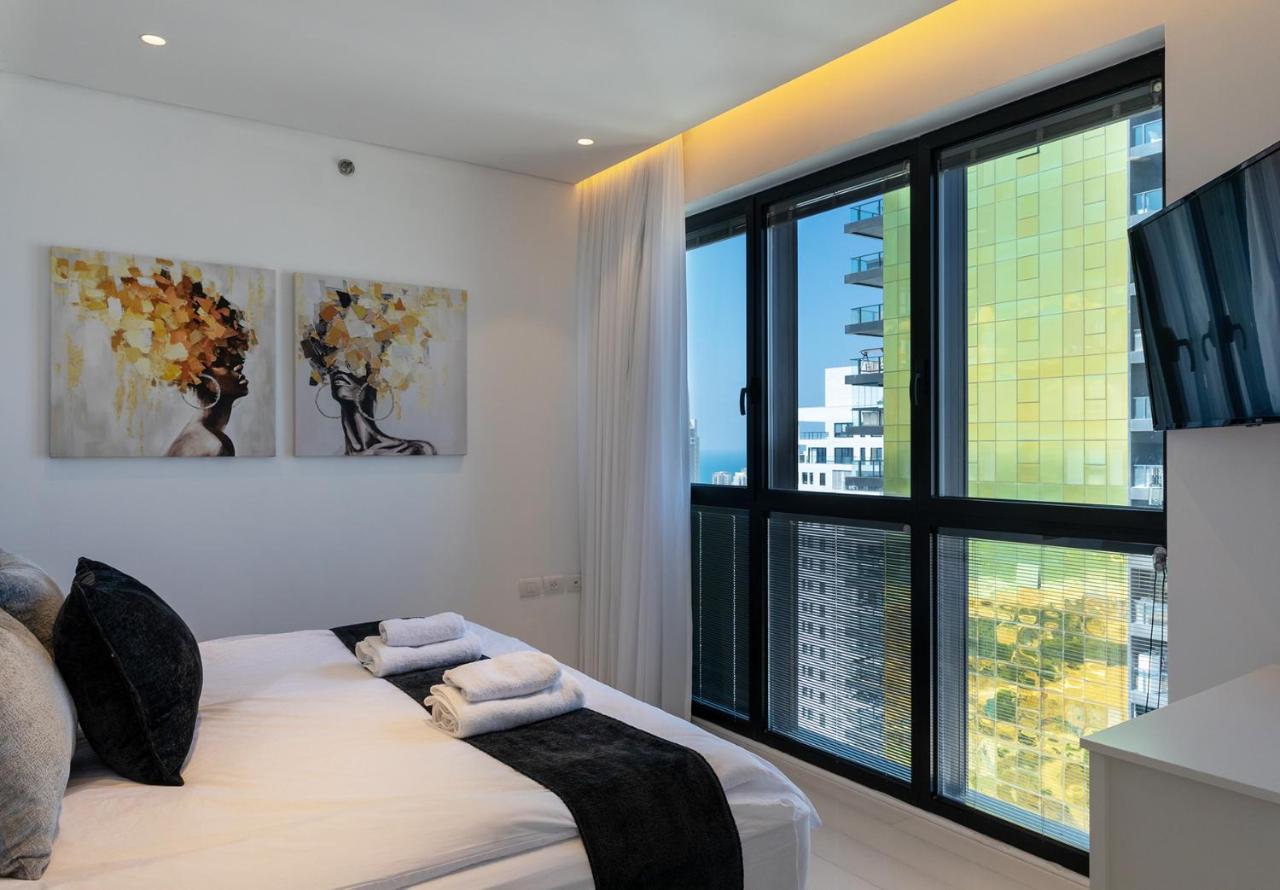 Yalarent Sea-Breeze Penthouse With Jacuzzi Apartman Bat Jám Kültér fotó