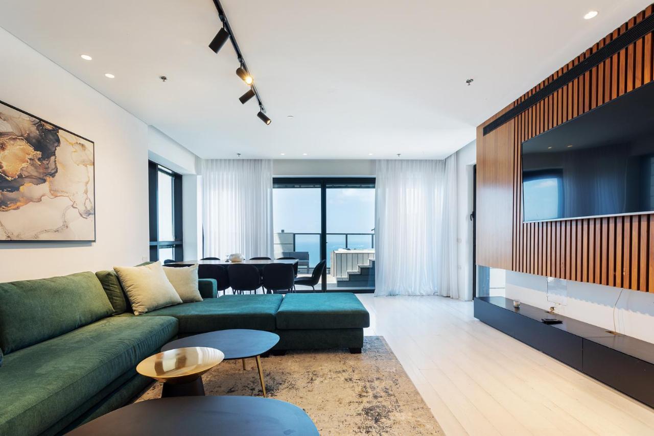 Yalarent Sea-Breeze Penthouse With Jacuzzi Apartman Bat Jám Kültér fotó