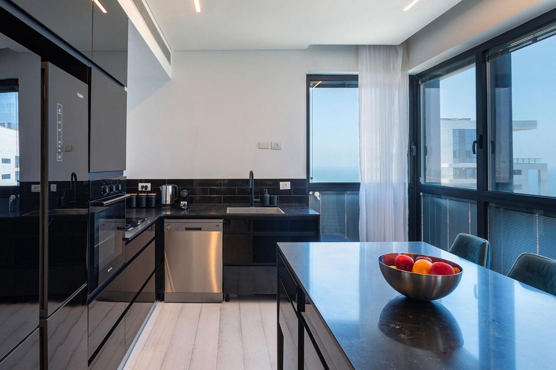 Yalarent Sea-Breeze Penthouse With Jacuzzi Apartman Bat Jám Kültér fotó
