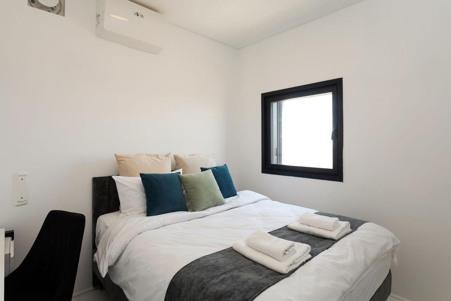 Yalarent Sea-Breeze Penthouse With Jacuzzi Apartman Bat Jám Kültér fotó