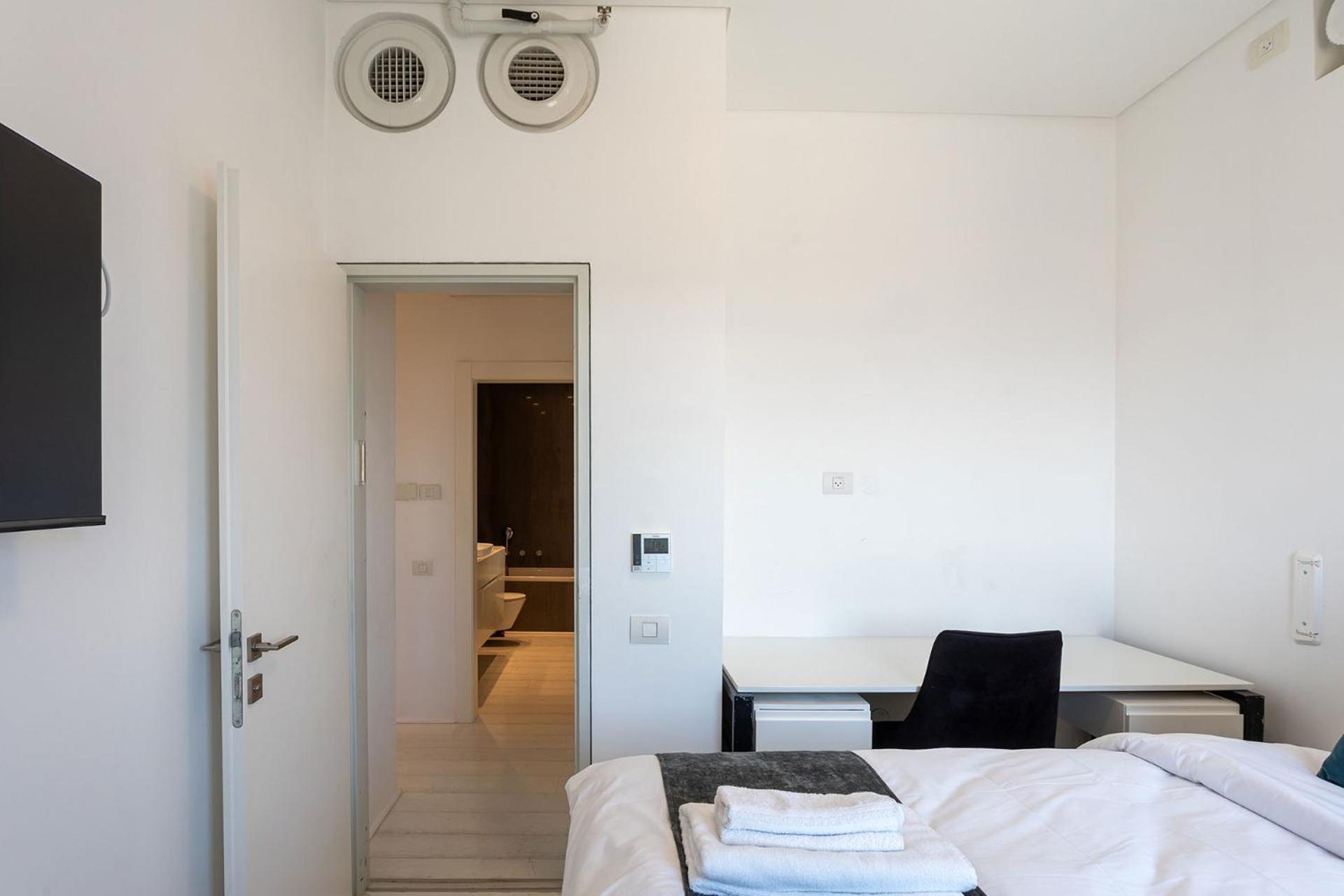 Yalarent Sea-Breeze Penthouse With Jacuzzi Apartman Bat Jám Kültér fotó
