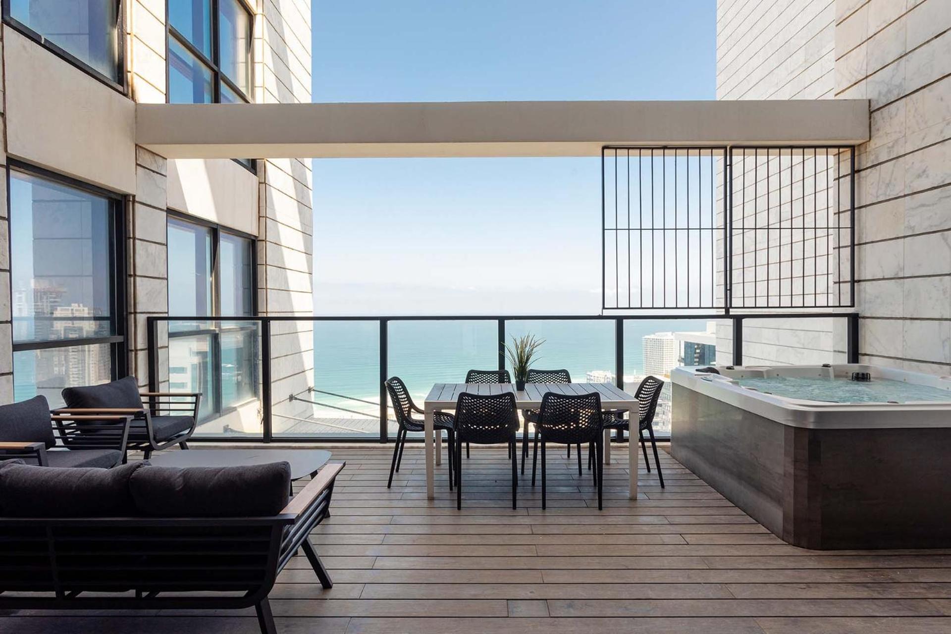 Yalarent Sea-Breeze Penthouse With Jacuzzi Apartman Bat Jám Kültér fotó